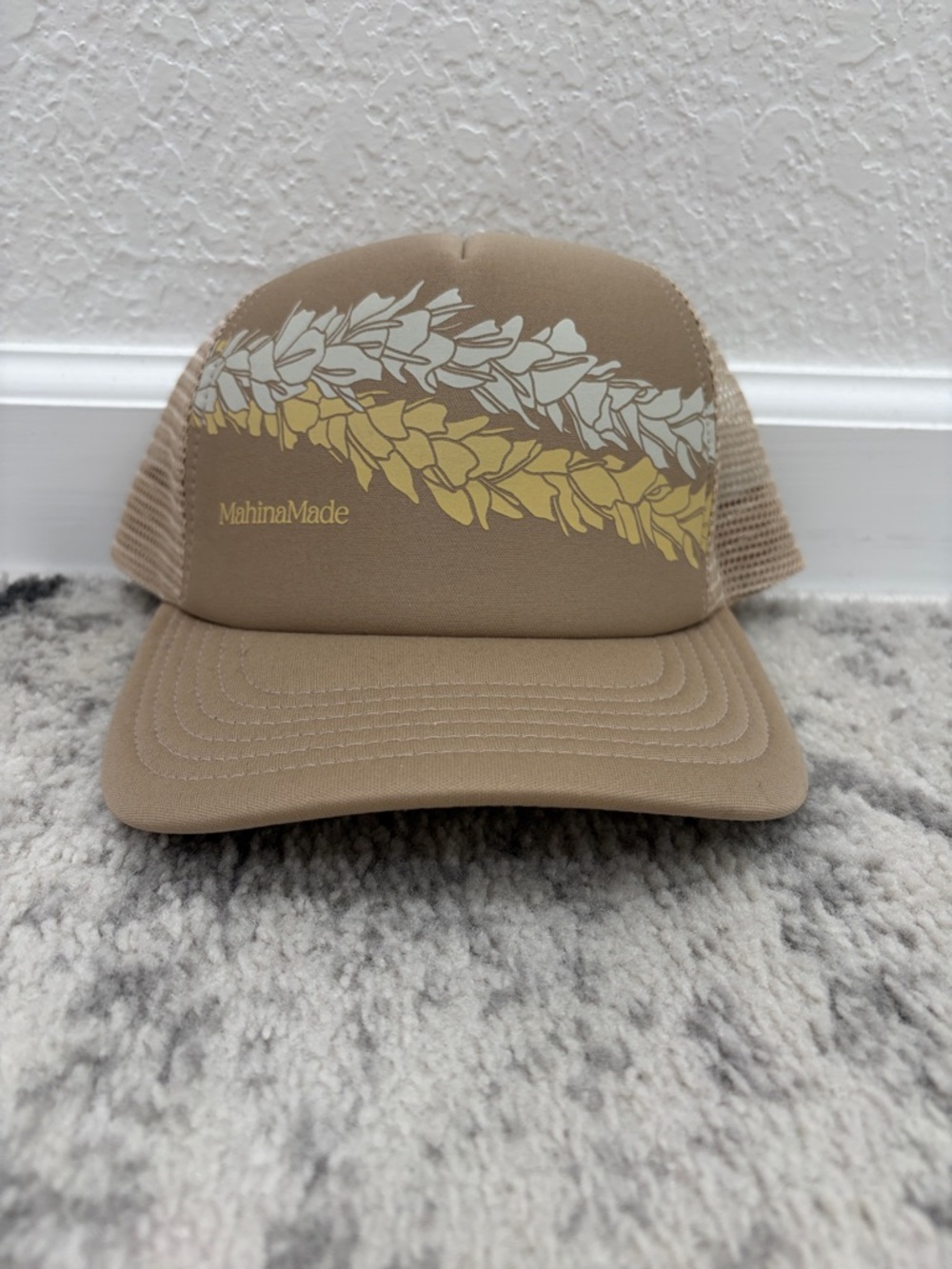 Mahina made Lei SnapBack trucker hat beige